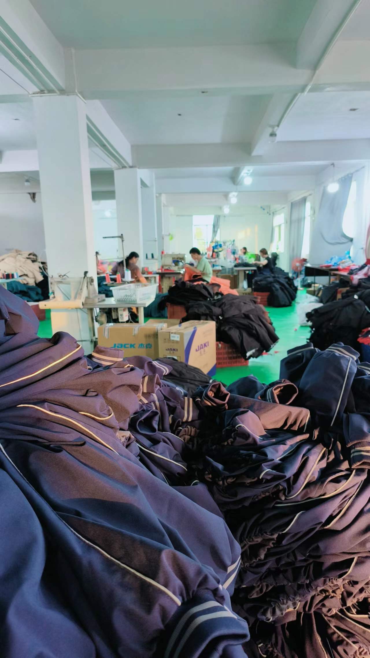 纪德莱克智能校服工厂实拍